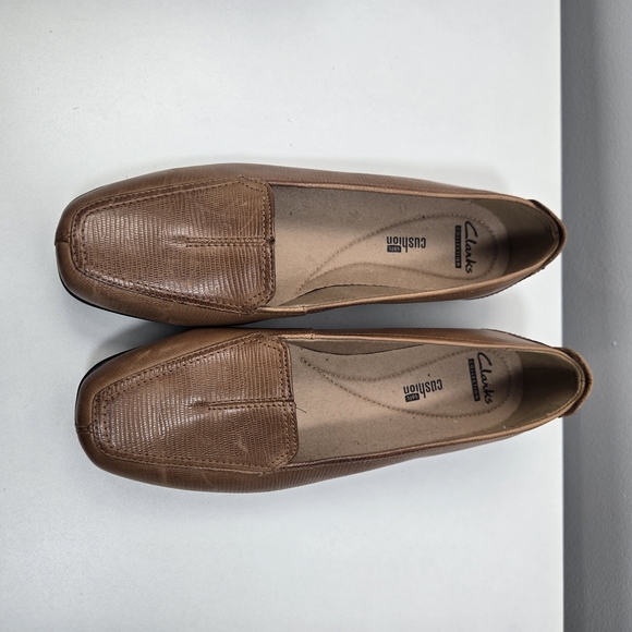 Clarks Brown Loafers - Picture 3 of 7